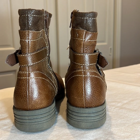 Earth Origins brown leather boot with strap and buckle detail - Picture 3 of 8